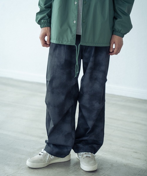 RATTLE TRAP(ラトルトラップ)の「フェイクレザーライクワンタックワイドイージーパンツ(その他パンツ・メンズ・オフホワイト/ブラック・L/M)」の8枚目の写真