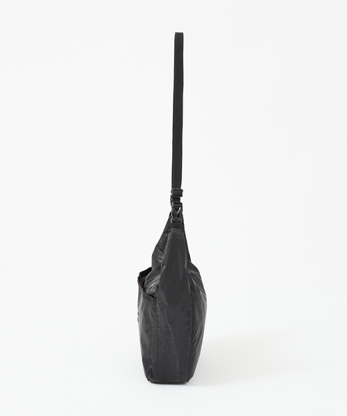 WILD THINGS（ワイルドシングス）の「【WILD THINGS/ワイルドシングス】2WAYナイロンショルダーL/BAG/ユニセックス【WEB限定】（ショルダーバッグ・メンズ・ブラック/グリーン/パープル/ブルー・フリー）」の6枚目の写真