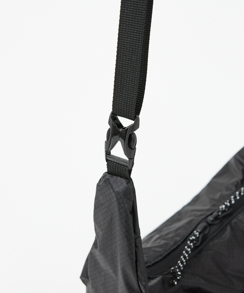 WILD THINGS（ワイルドシングス）の「【WILD THINGS/ワイルドシングス】2WAYナイロンショルダーL/BAG/ユニセックス【WEB限定】（ショルダーバッグ・メンズ・ブラック/グリーン/パープル/ブルー・フリー）」の8枚目の写真