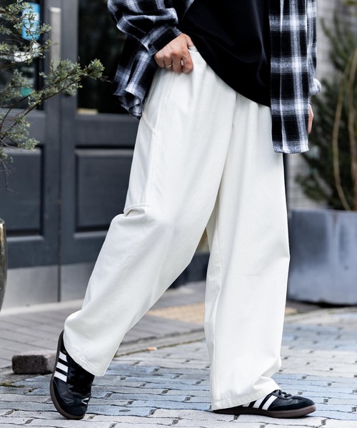 KANGOL（カンゴール）の「KANGOL カンゴール 別注コラボデニム・ツイルワイドテーパードペインターパンツ（デニムパンツ・メンズ・ブラック/ライトブラック/ワンウォッシュ/ケミカルウォッシュ/アイボリー/ブルー・M/L/XL）」の2枚目の写真