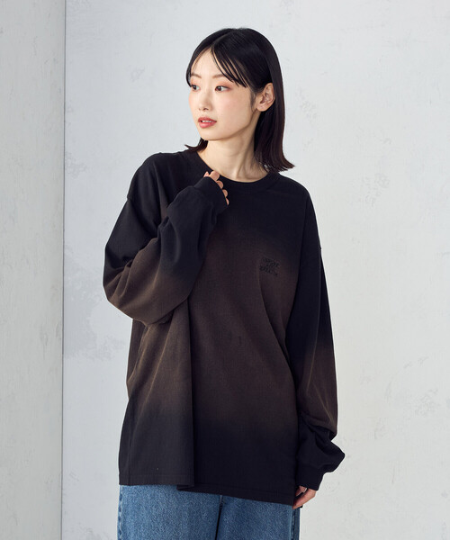 Purple&Yellow(パープルアンドイエロー)の「スプレー加工×ロゴ刺繍長袖Tシャツ(Tシャツ/カットソー・メンズ・ブラック/サックスブルー/ブラウン・SMALL/MEDIUM/LARGE)」の7枚目の写真