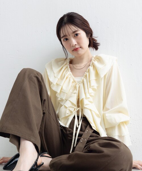 2025AWカタログ】フリルリボンブラウス（シャツ/ブラウス