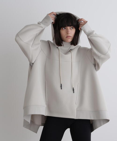 LE PHIL SPORTS》テックダンボールジャージフーディ（パーカー