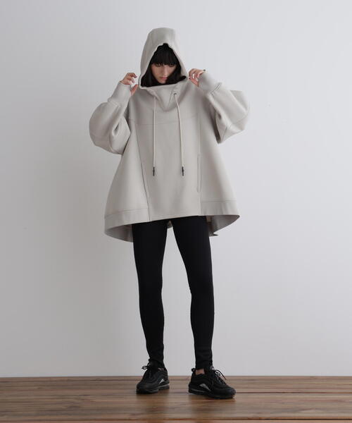 LE PHIL SPORTS》テックダンボールジャージフーディ（パーカー