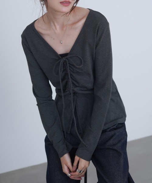 Bab(バブ)の「センターシャーリングカットソー(Tシャツ/カットソー・レディース・チャコールグレー/ブラック/アイボリー・FREE)」の1枚目の写真