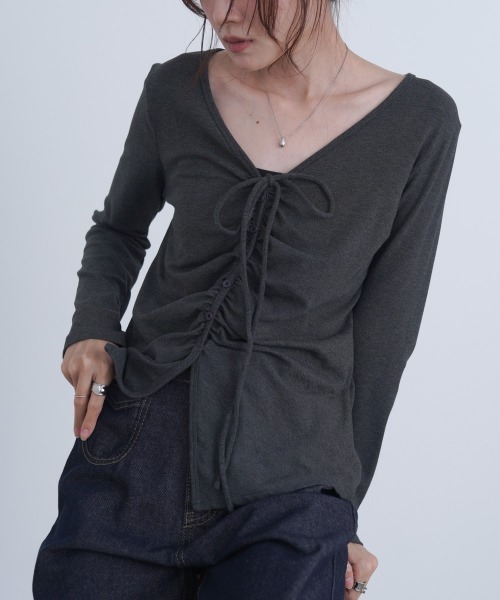 Bab(バブ)の「センターシャーリングカットソー(Tシャツ/カットソー・レディース・チャコールグレー/ブラック/アイボリー・FREE)」の9枚目の写真