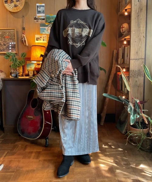 Unitage（ユニテージ）の「カレッジロゴ裏起毛スウェット（スウェット・レディース・ブラウン/ライトグレー/レッド・FREE）」の4枚目の写真