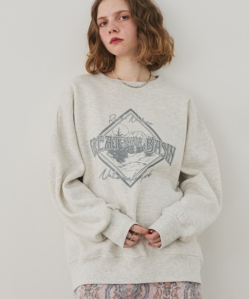 Unitage（ユニテージ）の「カレッジロゴ裏起毛スウェット（スウェット・レディース・ブラウン/ライトグレー/レッド・FREE）」の11枚目の写真