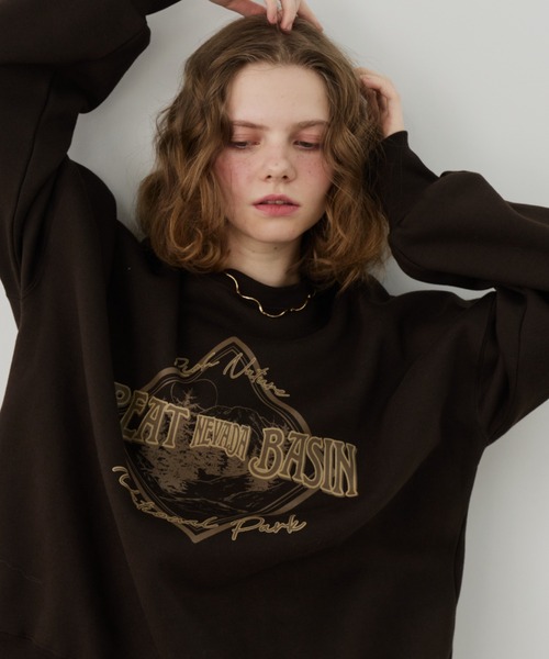 Unitage（ユニテージ）の「カレッジロゴ裏起毛スウェット（スウェット・レディース・ブラウン/ライトグレー/レッド・FREE）」の15枚目の写真