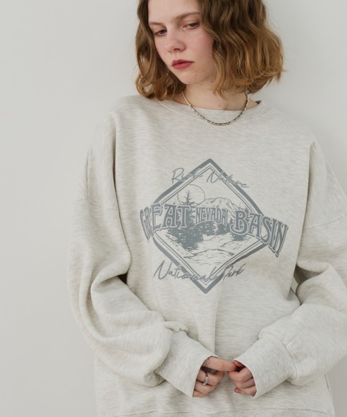 Unitage（ユニテージ）の「カレッジロゴ裏起毛スウェット（スウェット・レディース・ブラウン/ライトグレー/レッド・FREE）」の9枚目の写真