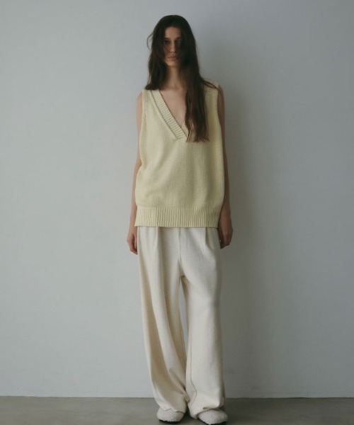 Vネックスリーブレスニットプルオーバー（ベスト）｜ETRE TOKYO