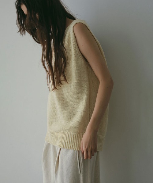 Ｖネックスリーブレスニットプルオーバー　イエロー Vネックスリーブレスニットプルオーバー（ベスト）｜ETRE TOKYO