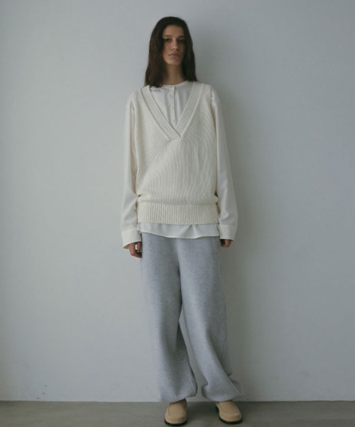 Vネックスリーブレスニットプルオーバー（ベスト）｜ETRE TOKYO