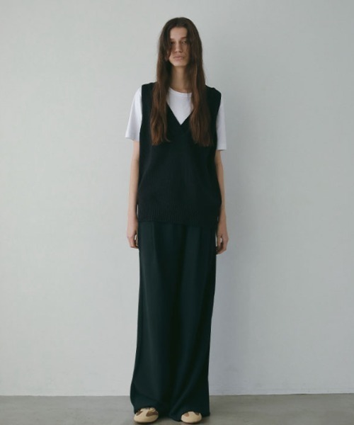 Vネックスリーブレスニットプルオーバー（ベスト）｜ETRE TOKYO