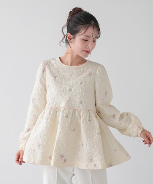 Fit more（フィットモア）の「フラワージャガードペプラムトップス（その他トップス・レディース・アイボリー/ブラック/ネイビー・FREE）」の7枚目の写真