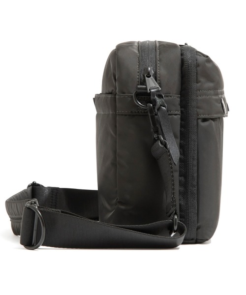 UNTRACK(アントラック)の「アントラック ショルダーバッグ CITY DS 6L 2気室 60392(ショルダーバッグ・メンズ・ブラック/グレー・FREE)」の13枚目の写真