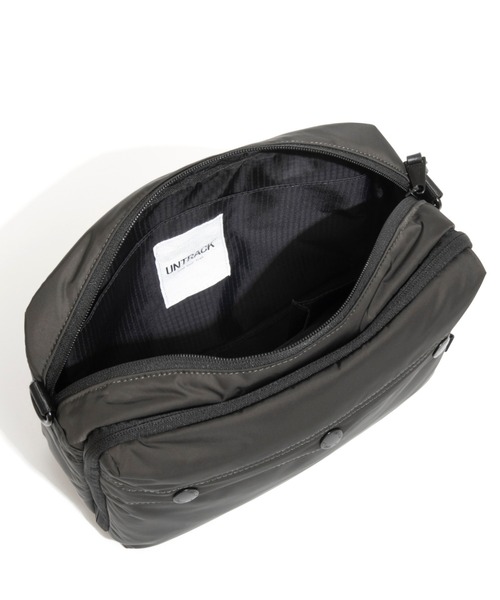 UNTRACK(アントラック)の「アントラック ショルダーバッグ CITY DS 6L 2気室 60392(ショルダーバッグ・メンズ・ブラック/グレー・FREE)」の16枚目の写真