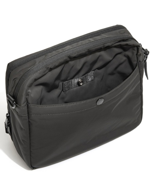 UNTRACK(アントラック)の「アントラック ショルダーバッグ CITY DS 6L 2気室 60392(ショルダーバッグ・メンズ・ブラック/グレー・FREE)」の19枚目の写真