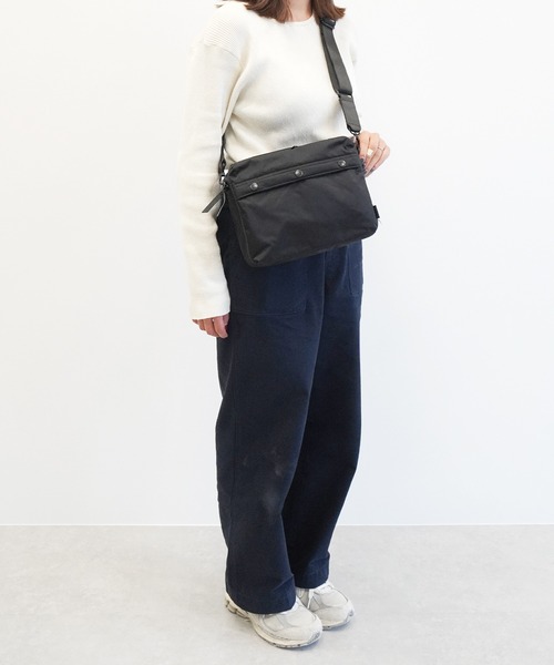 UNTRACK(アントラック)の「アントラック ショルダーバッグ CITY DS 6L 2気室 60392(ショルダーバッグ・メンズ・ブラック/グレー・FREE)」の4枚目の写真