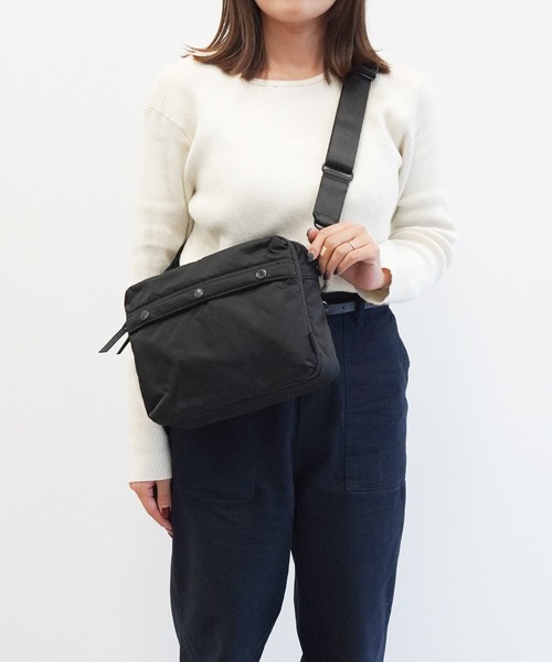 UNTRACK(アントラック)の「アントラック ショルダーバッグ CITY DS 6L 2気室 60392(ショルダーバッグ・メンズ・ブラック/グレー・FREE)」の6枚目の写真