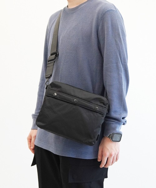 UNTRACK(アントラック)の「アントラック ショルダーバッグ CITY DS 6L 2気室 60392(ショルダーバッグ・メンズ・ブラック/グレー・FREE)」の9枚目の写真