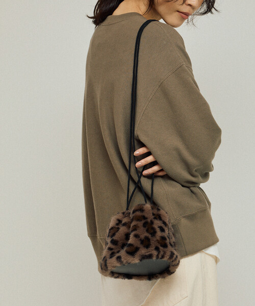 Firsthand（ファーストハンド）の「Firsthand/ファーストハンド フェイクファー ミニ キンチャクバッグ（ショルダーバッグ・レディース・ブラック/グレー/レオパード・ONE SIZE）」の3枚目の写真