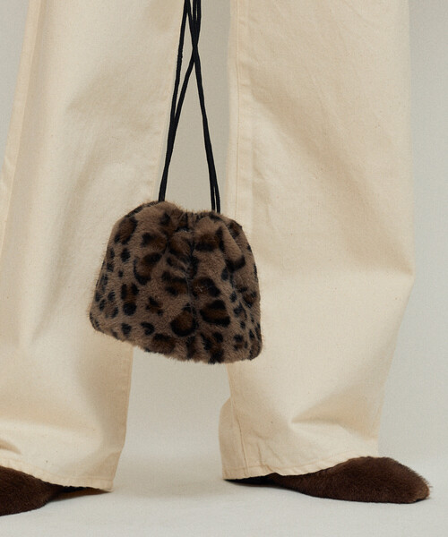 Firsthand（ファーストハンド）の「Firsthand/ファーストハンド フェイクファー ミニ キンチャクバッグ（ショルダーバッグ・レディース・ブラック/グレー/レオパード・ONE SIZE）」の5枚目の写真