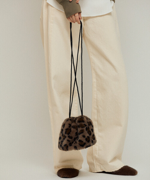 Firsthand（ファーストハンド）の「Firsthand/ファーストハンド フェイクファー ミニ キンチャクバッグ（ショルダーバッグ・レディース・ブラック/グレー/レオパード・ONE SIZE）」の6枚目の写真