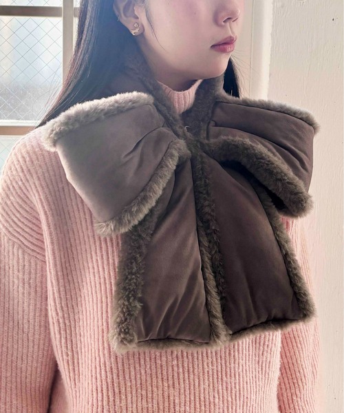 Casselini（キャセリーニ）の「Casselini(キャセリーニ)ムートン風リボンティペット（マフラー・レディース・チャコール/ブラウン・FREE）」の9枚目の写真