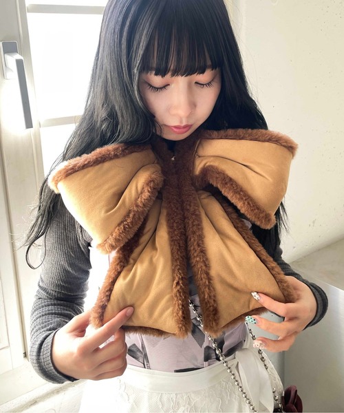 Casselini（キャセリーニ）の「Casselini(キャセリーニ)ムートン風リボンティペット（マフラー・レディース・チャコール/ブラウン・FREE）」の21枚目の写真