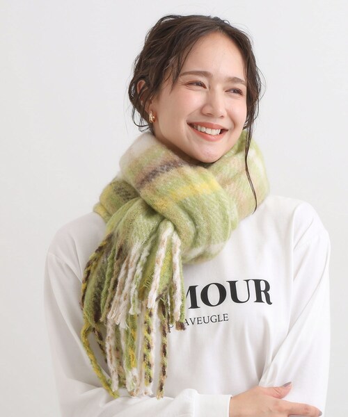 SHOO・LA・RUE（シューラルー）の「太フリンジチェックストール（ストール/ショール・レディース・グリーン系その他3/ワイン系1/ベージュ系1・00）」の4枚目の写真