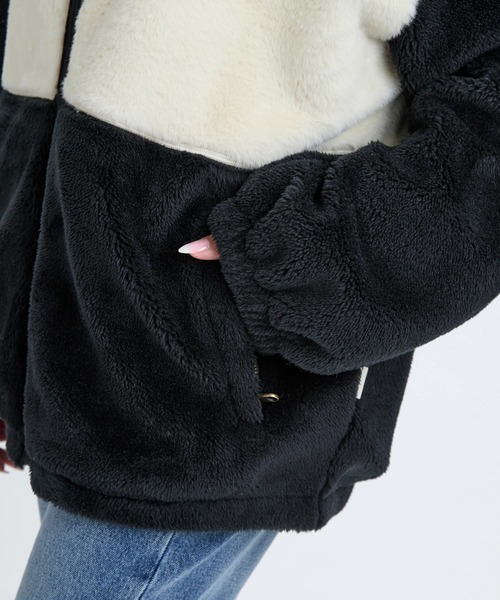 BILLABONG（ビラボン）の「BILLABONG レディース FUR STAND WAVE LIGHT ジャケット 【2025年秋冬モデル】 @autumn/ビラボンルーズシルエットバックウェーブアイコンファーボアジップアップジャケット（ブルゾン・レディース・アイボリー/ブラック/ブルー系その他・LARGE/MEDIUM）」の11枚目の写真