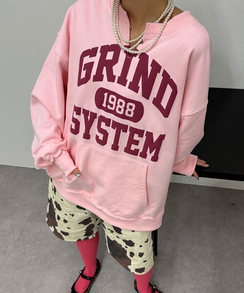 CIAOPANIC（チャオパニック）の「スキッパーカレッジBIGスウェット（スウェット・レディース・ネイビー/ライトグレー/グレー/ピンク・ONE SIZE）」の4枚目の写真