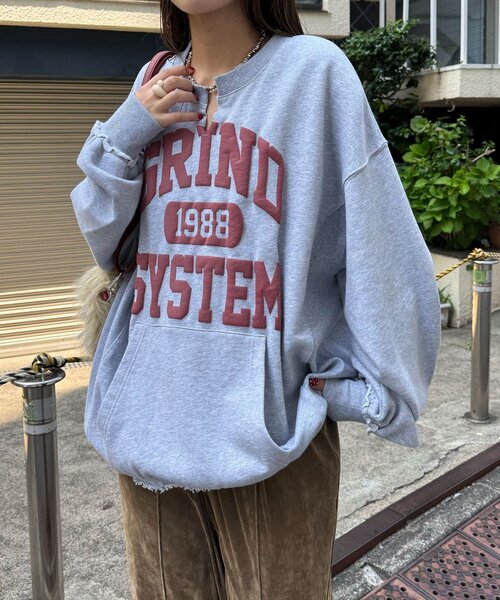 CIAOPANIC（チャオパニック）の「スキッパーカレッジBIGスウェット（スウェット・レディース・ネイビー/ライトグレー/グレー/ピンク・ONE SIZE）」の10枚目の写真