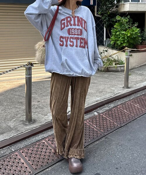 CIAOPANIC（チャオパニック）の「スキッパーカレッジBIGスウェット（スウェット・レディース・ネイビー/ライトグレー/グレー/ピンク・ONE SIZE）」の11枚目の写真