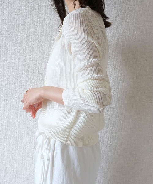 Reurie'(レウリィ)の「クルーネックシアーリブカーディガン / 長袖 シンプル サマーニット ライトアウター 重ね着 レイヤード 大人カジュアル モード 韓国(カーディガン/ボレロ・レディース・ブラック/アイボリー・FREE)」の9枚目の写真