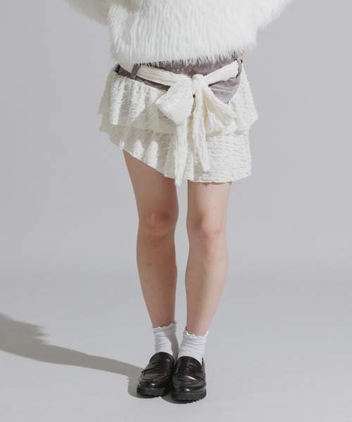 Chick（チック）の「Tiered Mini Skirt with Waist Tie Belt and Ruffled Lace / 腰巻きベルト付き フリルレース ティアードミニスカート（スカート・レディース・ホワイト・FREE）」の3枚目の写真