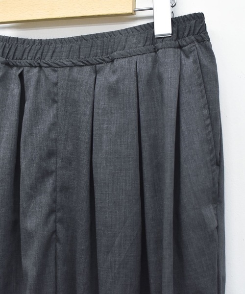 STOF（ストフ）の「TRIPLE TUCK LINEN PANTS（その他パンツ・メンズ・チャコール/レッド/ブルー・S/M）」の15枚目の写真