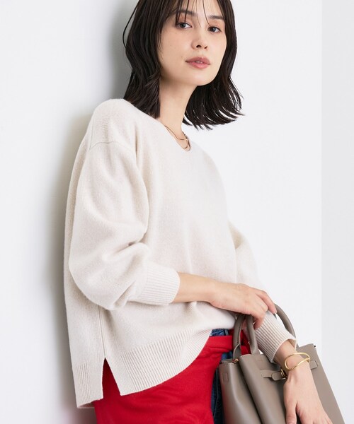 INDIVI（インディヴィ）の「【洗える／カシミヤ混】ミドルゲージVネックニット（ニット/セーター・レディース・ネイビー/オフホワイト/サックスブルー/レッド系1/グレー系4・19/15 /13/38/34/05）」の2枚目の写真