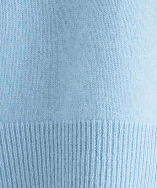 INDIVI（インディヴィ）の「【洗える／カシミヤ混】ミドルゲージVネックニット（ニット/セーター・レディース・ネイビー/オフホワイト/サックスブルー/レッド系1/グレー系4・19/15 /13/38/34/05）」の22枚目の写真