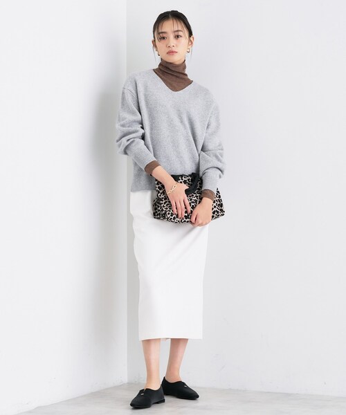 INDIVI（インディヴィ）の「【洗える／カシミヤ混】ミドルゲージVネックニット（ニット/セーター・レディース・ネイビー/オフホワイト/サックスブルー/レッド系1/グレー系4・19/15 /13/38/34/05）」の15枚目の写真