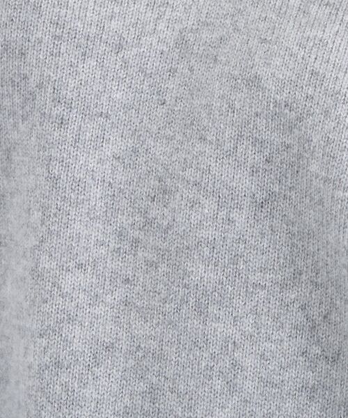 INDIVI（インディヴィ）の「【洗える／カシミヤ混】ミドルゲージVネックニット（ニット/セーター・レディース・ネイビー/オフホワイト/サックスブルー/レッド系1/グレー系4・19/15 /13/38/34/05）」の14枚目の写真