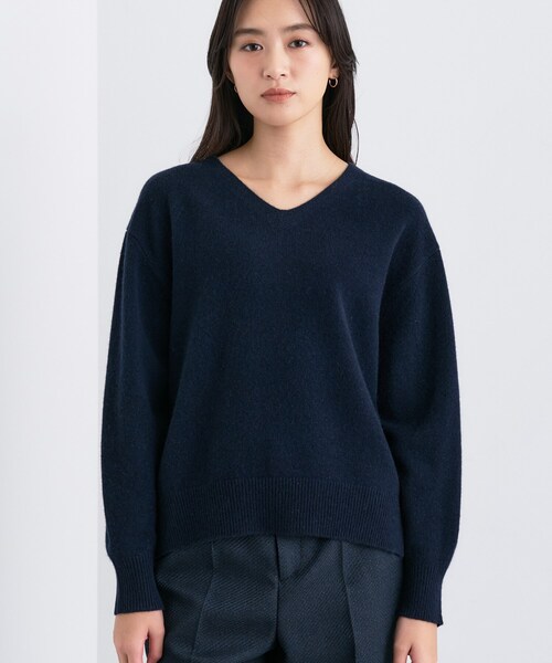 INDIVI（インディヴィ）の「【洗える／カシミヤ混】ミドルゲージVネックニット（ニット/セーター・レディース・ネイビー/オフホワイト/サックスブルー/レッド系1/グレー系4・19/15 /13/38/34/05）」の13枚目の写真