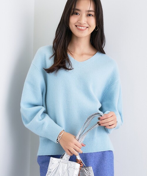 INDIVI（インディヴィ）の「【洗える／カシミヤ混】ミドルゲージVネックニット（ニット/セーター・レディース・ネイビー/オフホワイト/サックスブルー/レッド系1/グレー系4・19/15 /13/38/34/05）」の7枚目の写真