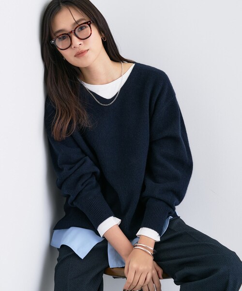 INDIVI（インディヴィ）の「【洗える／カシミヤ混】ミドルゲージVネックニット（ニット/セーター・レディース・ネイビー/オフホワイト/サックスブルー/レッド系1/グレー系4・19/15 /13/38/34/05）」の6枚目の写真