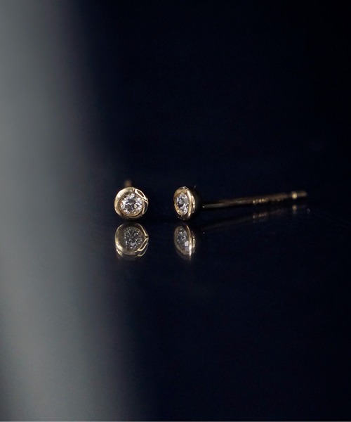 anq.（アンク）の「「anq.」K10・Bezel Setting 0.02ct ダイヤモンド ポストピアス（ピアス（両耳用）・レディース・イエローゴールド・ONESIZE）」の3枚目の写真