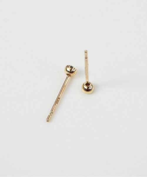 anq.（アンク）の「「anq.」K10・Bezel Setting 0.02ct ダイヤモンド ポストピアス（ピアス（両耳用）・レディース・イエローゴールド・ONESIZE）」の4枚目の写真