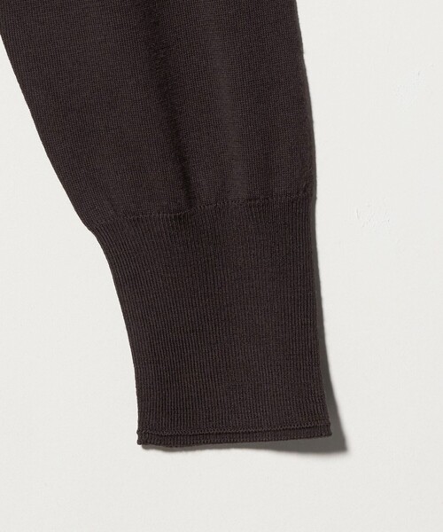 UNITED ARROWS（ユナイテッドアローズ）の「18G ウール クルーネック ニット ‐ウォッシャブル‐（ニット/セーター・レディース・ブラック/ダークブラウン/ネイビー/ベージュ・FREE）」の8枚目の写真
