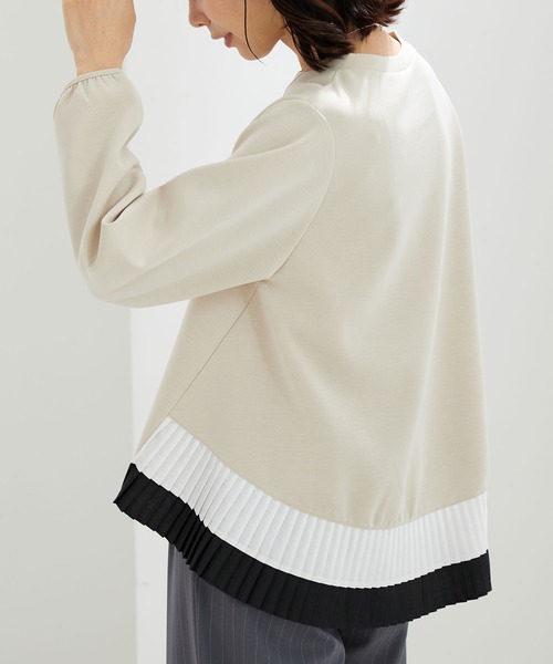 BELLUNA PLUS(ベルーナ)の「裾配色プリーツデザインプルオーバー(Tシャツ/カットソー・レディース・ブルー/ベージュ・LARGE/X-LARGE/MEDIUM)」の2枚目の写真
