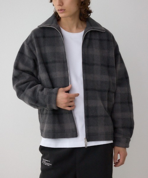 AZUL by moussy（アズールバイマウジー）の「起毛スタンドカラージップアップブルゾン（ブルゾン・メンズ・ブラック系その他/グレー/ブラック/ダークベージュ・MEDIUM/LARGE）」の3枚目の写真